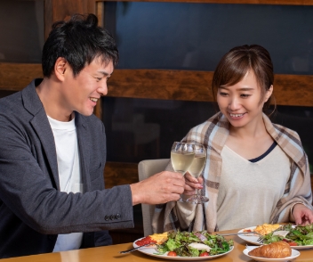 高級ホテルでディナー＆バーへ！仕事終わりの3時間で、お食事＆お酒＆お小遣い